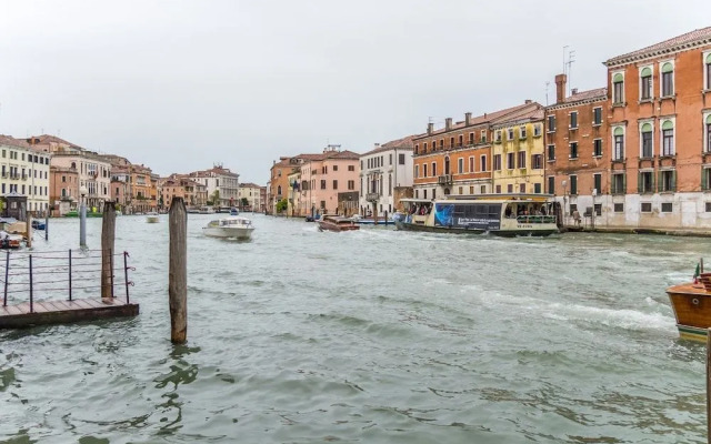 Luxury Apartment On Grand Canal