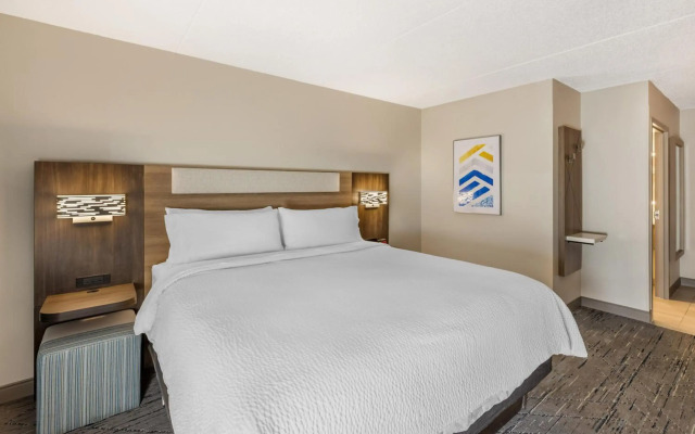 Holiday Inn Express Crestwood by IHG