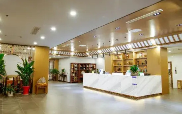 Quanpan Yaju Hotel (Qiannan Zhisheng Tangquan Building 5)