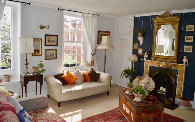 Georgian 2 Bedroom Apartment in Clifton