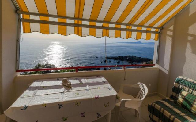 Fantastic studio, 2 min from the beach, sea view !