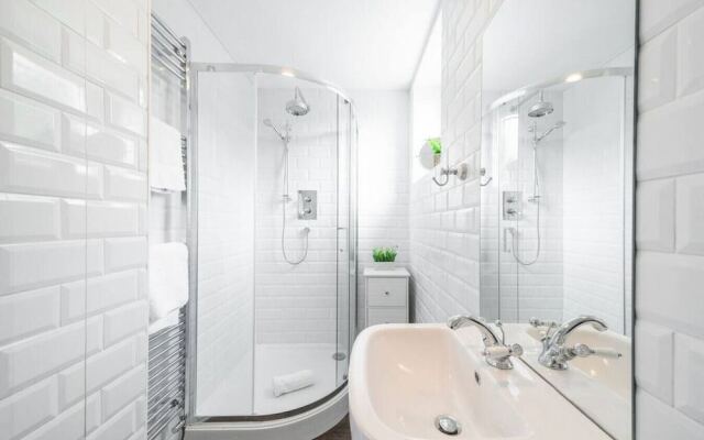 The Gate Lodge - Modern and Period Combined