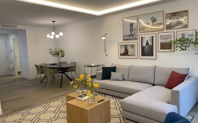 w Bright 2BR w Sunny Terrace in Chueca