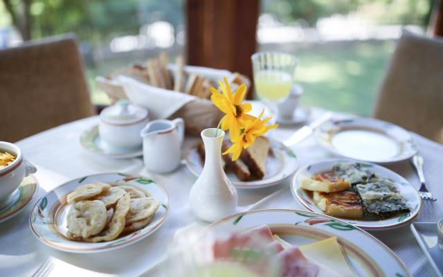 Country Club Hotel & Suites