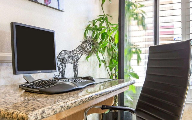 Rodeway Inn & Suites Colton - Riverside