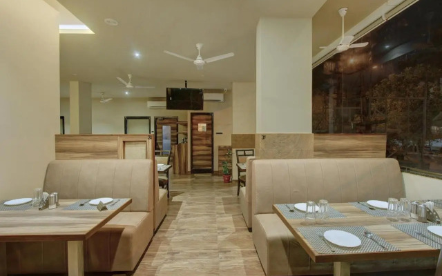 Oyo 23602 Laxman Residency