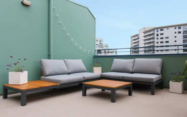 2 Bedroom Penthouse Apartment with Harbour Views