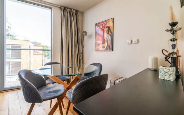 Bright & Spacious Battersea Flat