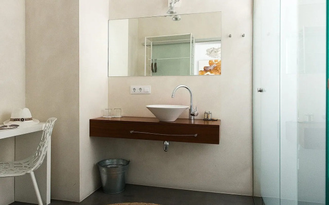 Cheap & Chic Hotel