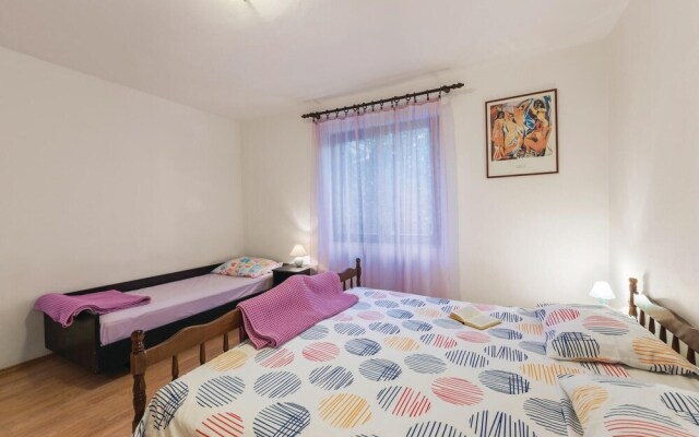 Nice Home in Medulin With Wifi and 2 Bedrooms