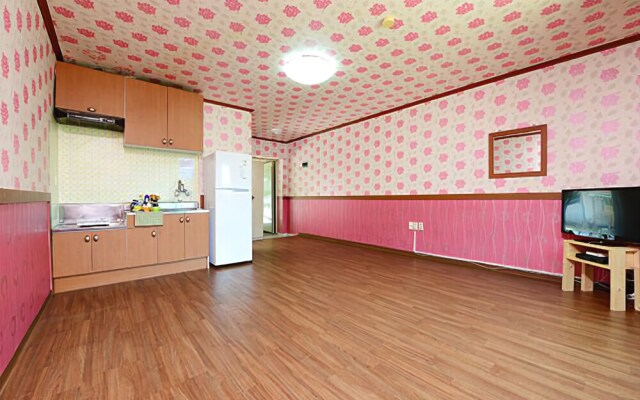 Gapyeong Yongchu View Sound Pension