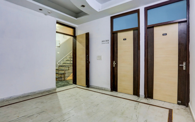 Hotel O East Punjabi Bagh Near Metro Station