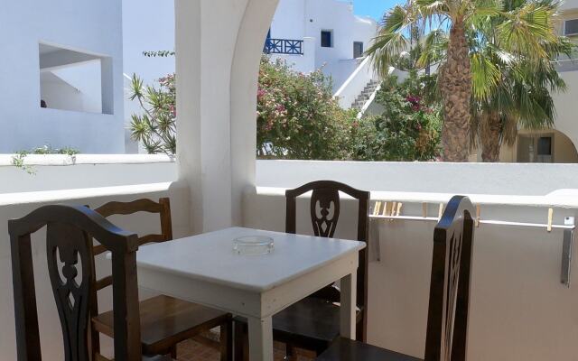Anny Studios Perissa Beach
