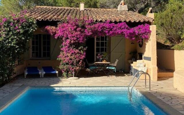 Charming Holiday Home In Plage De Gigaro With Pool