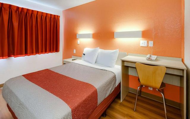 Motel 6 Lenexa, KS - Kansas City Southwest