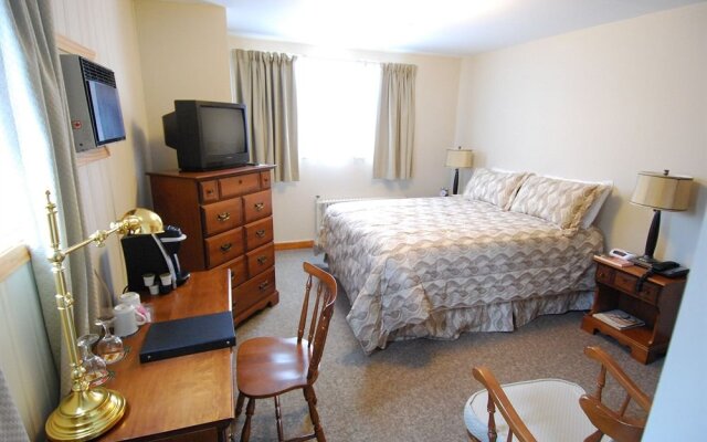 Loyalist Inn & Suites