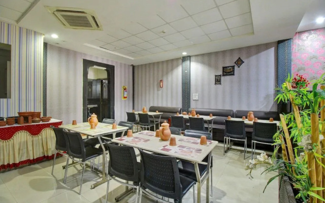 Forest Transit Hotel by OYO Rooms