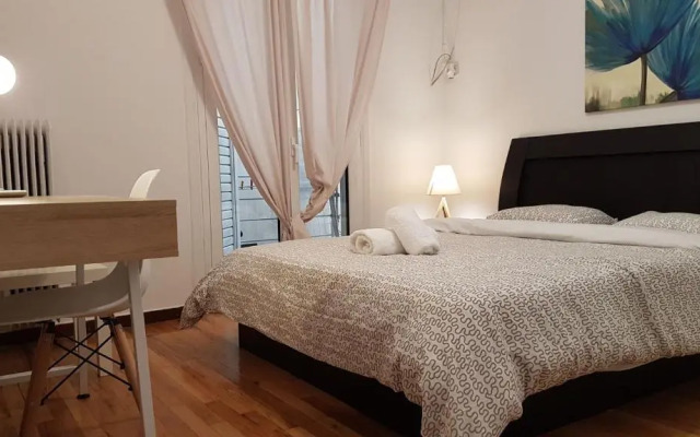 Teal Apartment - Athens Center, 4 BD, 2 BATH
