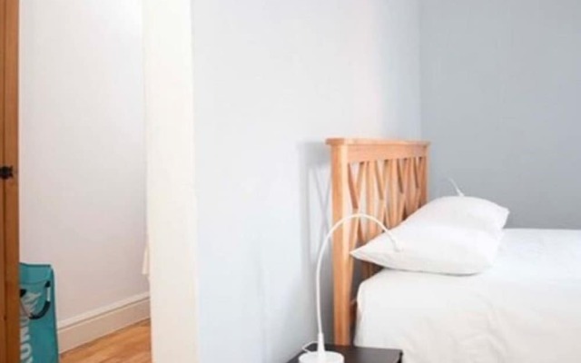 Pleasant Holiday Home in Gloucester Near Cathedral