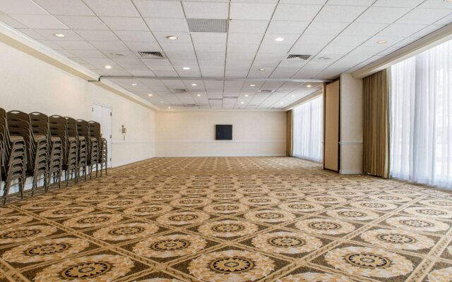 Clarion Hotel Airport