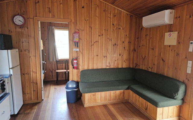 Snug Beach Cabin And Caravan Park