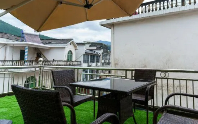 Yilu Homestay (Huangling Scenic Area Branch)