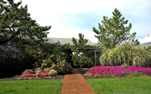 Seaglass Inn & Spa