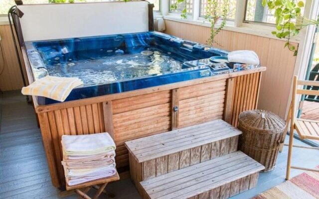 Charles Bass House Bed & Breakfast