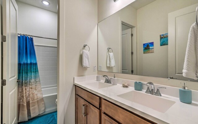 Modern Glendale Getaway ~ 3 Mi To Stadium!