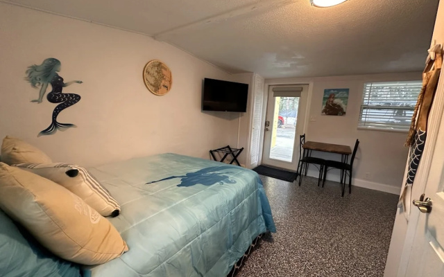 Neptune's Grotto Waterfront Retreat