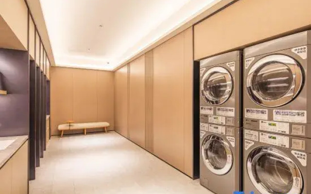 JI Hotel (Luoyang Municipal Government Citizens Home Subway Station)