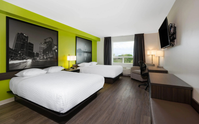 Super 8 by Wyndham Winnipeg East MB