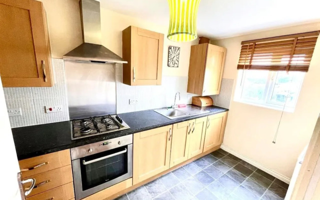Lakeside Stylish 3 Bedroom House