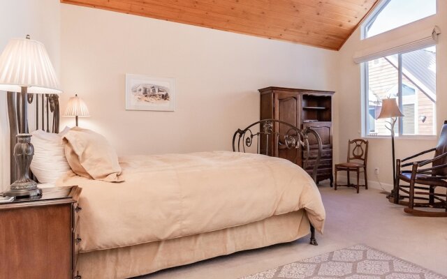 Mammoth Gateway Village # 8