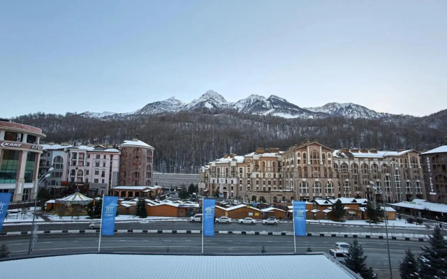 Апартаменты в отеле Red Wood (Ред Вуд)