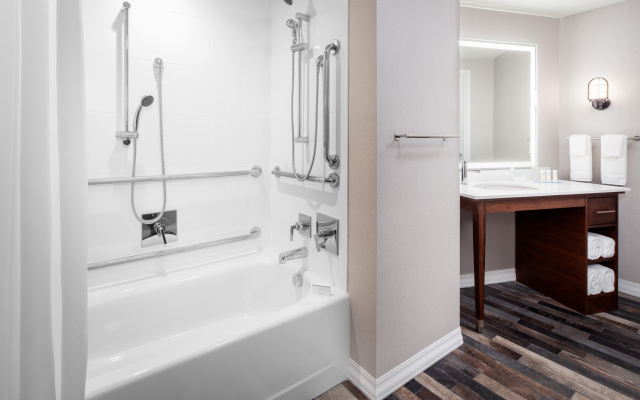 Hampton Inn Boston Seaport District