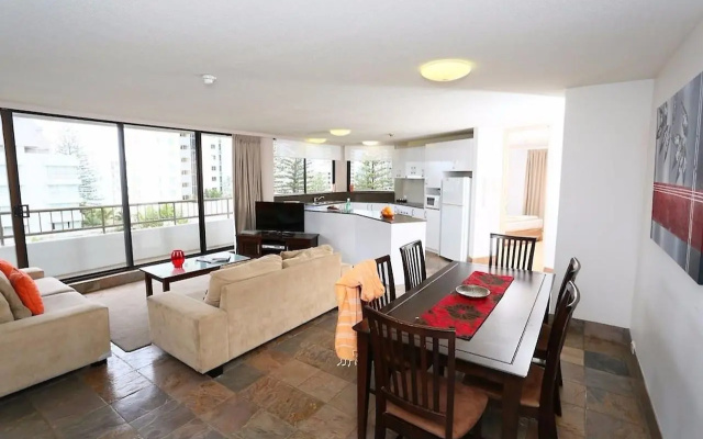 The Regent Holiday Apartments – Guest Rooms – Gold Coast