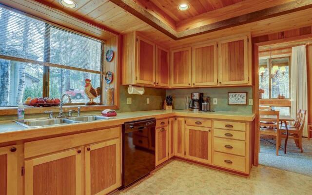 22 Rogue-AC-Hot Tub-4BR/3.5BA