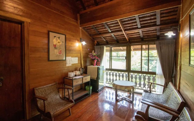 Royal Train Garden Resort By Zuzu