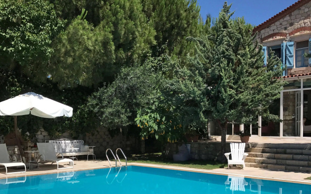 Alacati Zeytin Konak Hotel