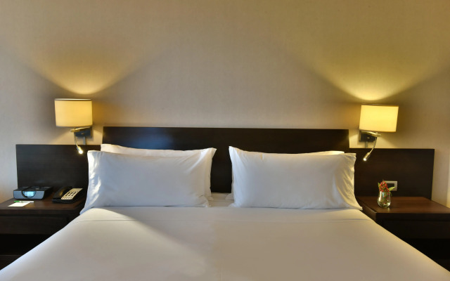 Holiday Inn Santiago - Airport Terminal by IHG