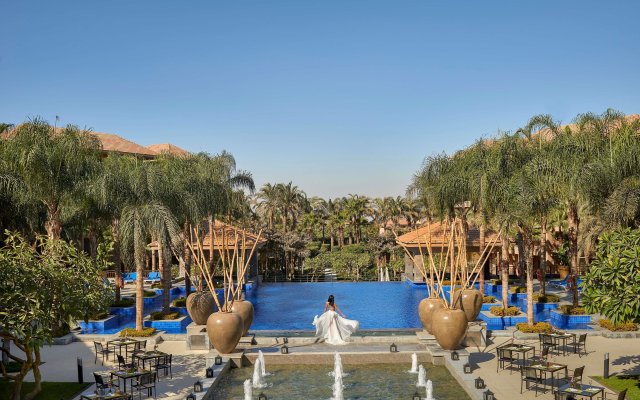 Dusit Thani LakeView Cairo