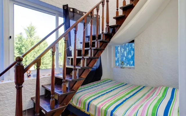 6 Centeanes Clifftop Apartment sea Views and st
