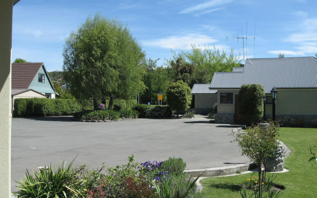 Four Peaks Motel