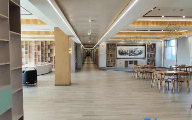 Yililan Hotel (Baiyangdian Never-Sleeping City Branch)