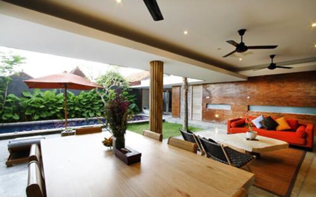 The Grove Villa Bumbak