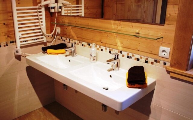 X-Alp Lodges