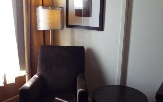 Auberge Shores Inn & Hotel