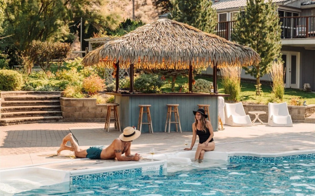 Similkameen Wild Resort & Winery