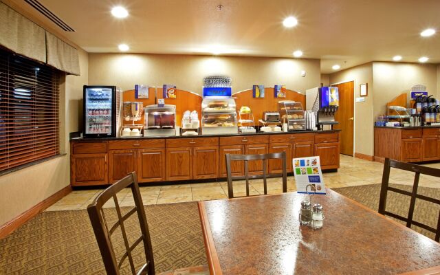 Holiday Inn Express Hotel & Suites Lewisburg, an IHG Hotel